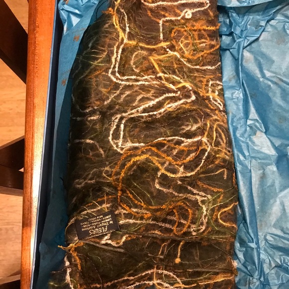 Niquea.D silk and fiber scarf/wrap - Picture 8 of 9